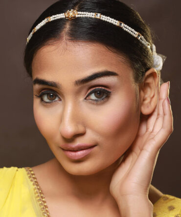 Gold-Plated White Kundan-Studded & Pearl Beaded Mathapatti