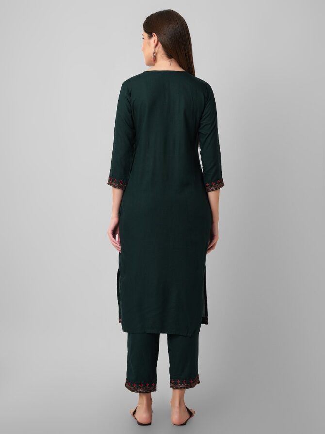 Women Green Embroidered Kurta with Trousers (Set of 2)
