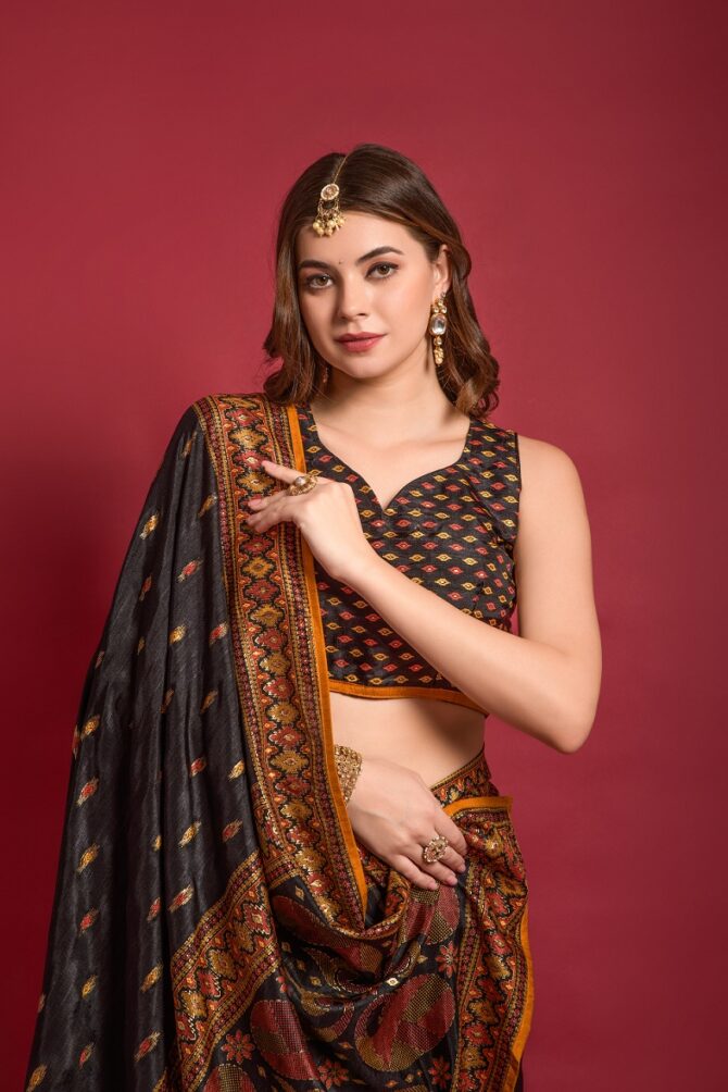 Kalindari Smooth  Silk Traditional  Saree (Black)